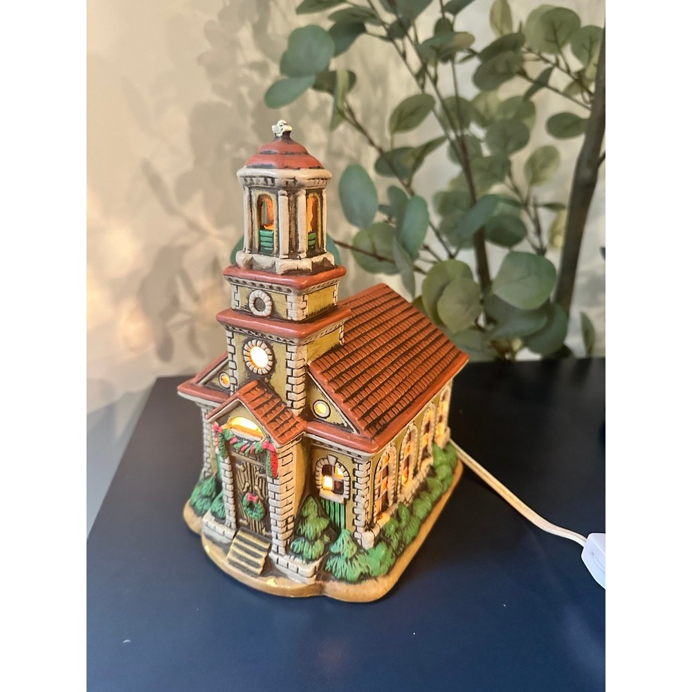 Vintage 1986's Lefton Lighted Ceramic Church Colonial Christmas Village WORKS